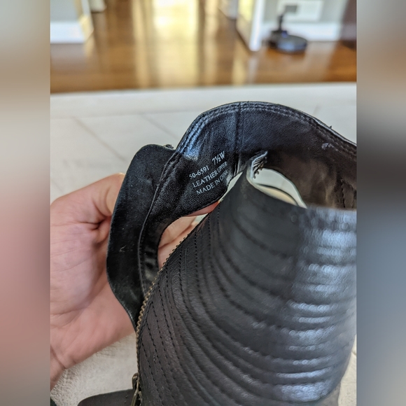 Bella-Vita Kalista Leather Peeptoe Zippered Boots - Picture 8 of 9